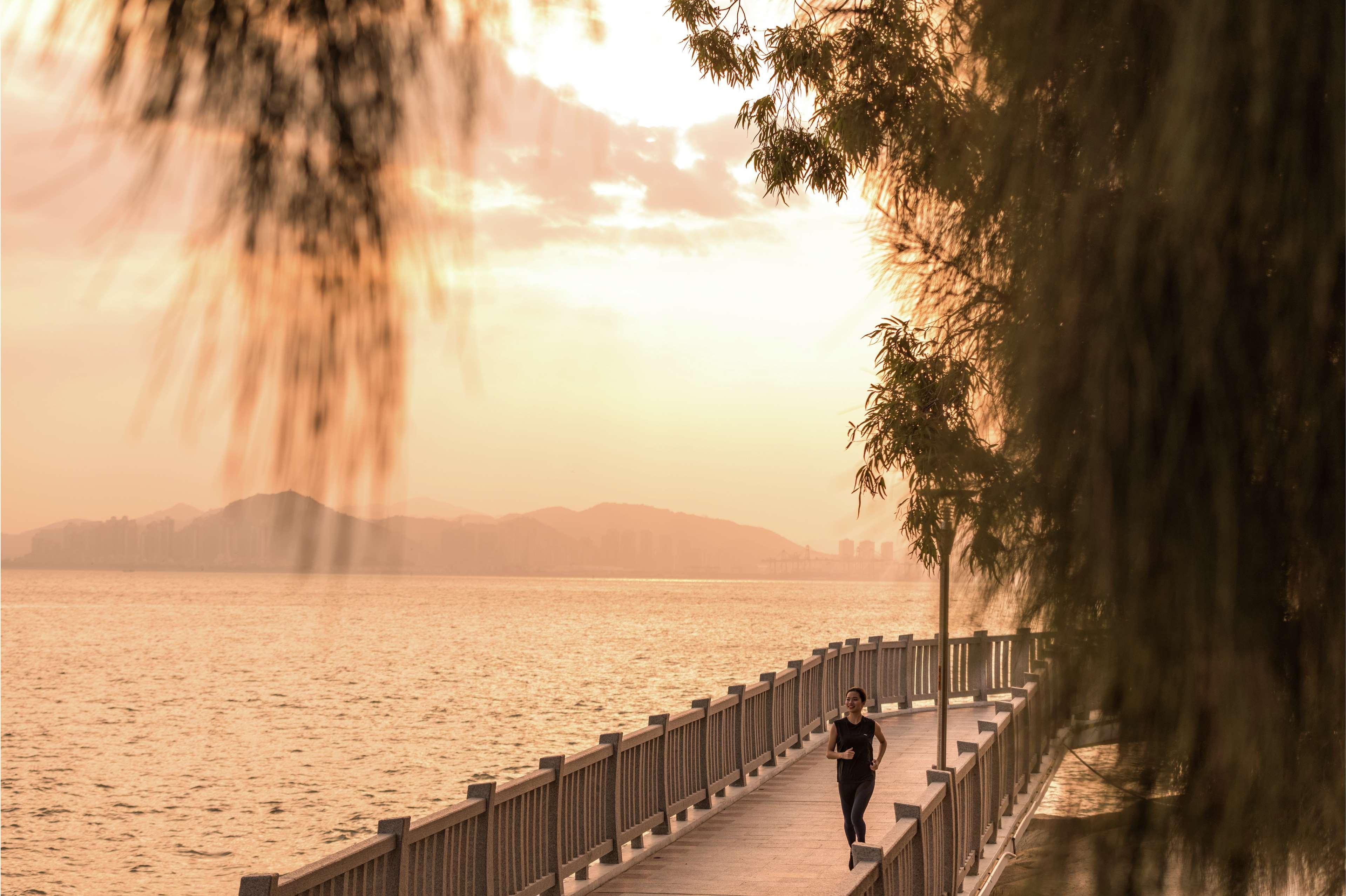 Joyze Hotel Xiamen, Curio Collection By Hilton Bagian luar foto