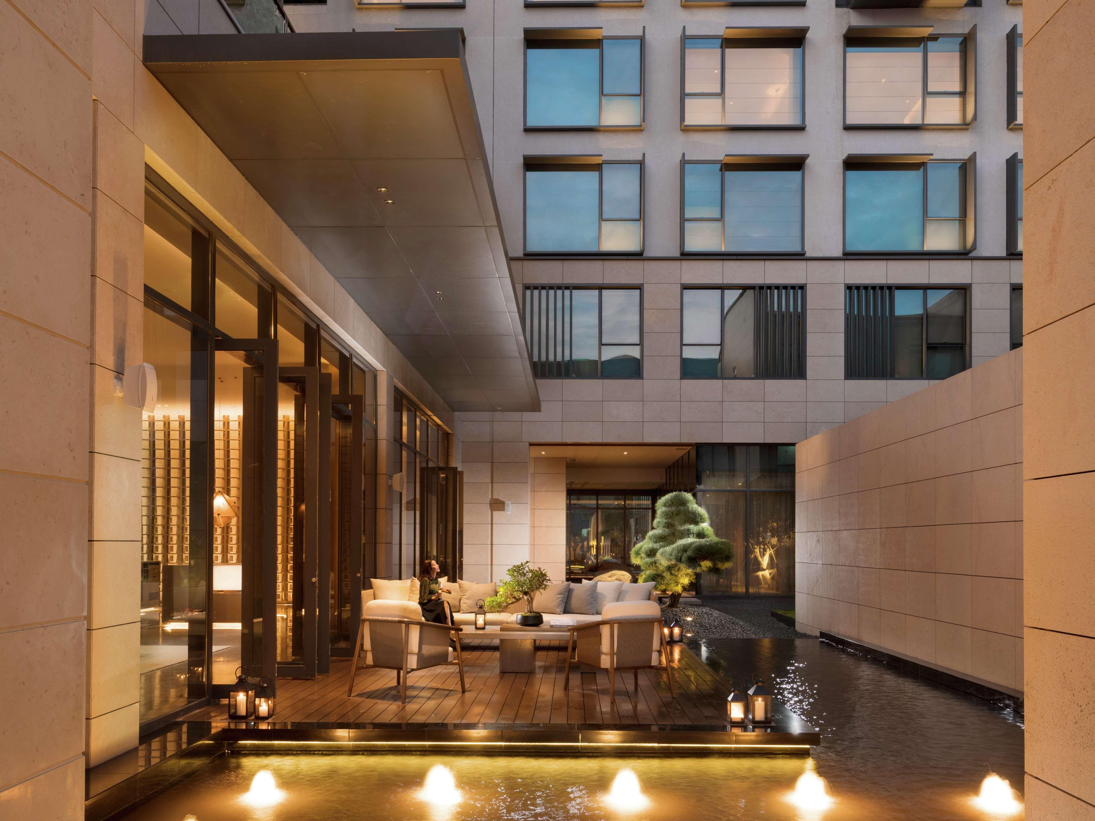 Joyze Hotel Xiamen, Curio Collection By Hilton Bagian luar foto