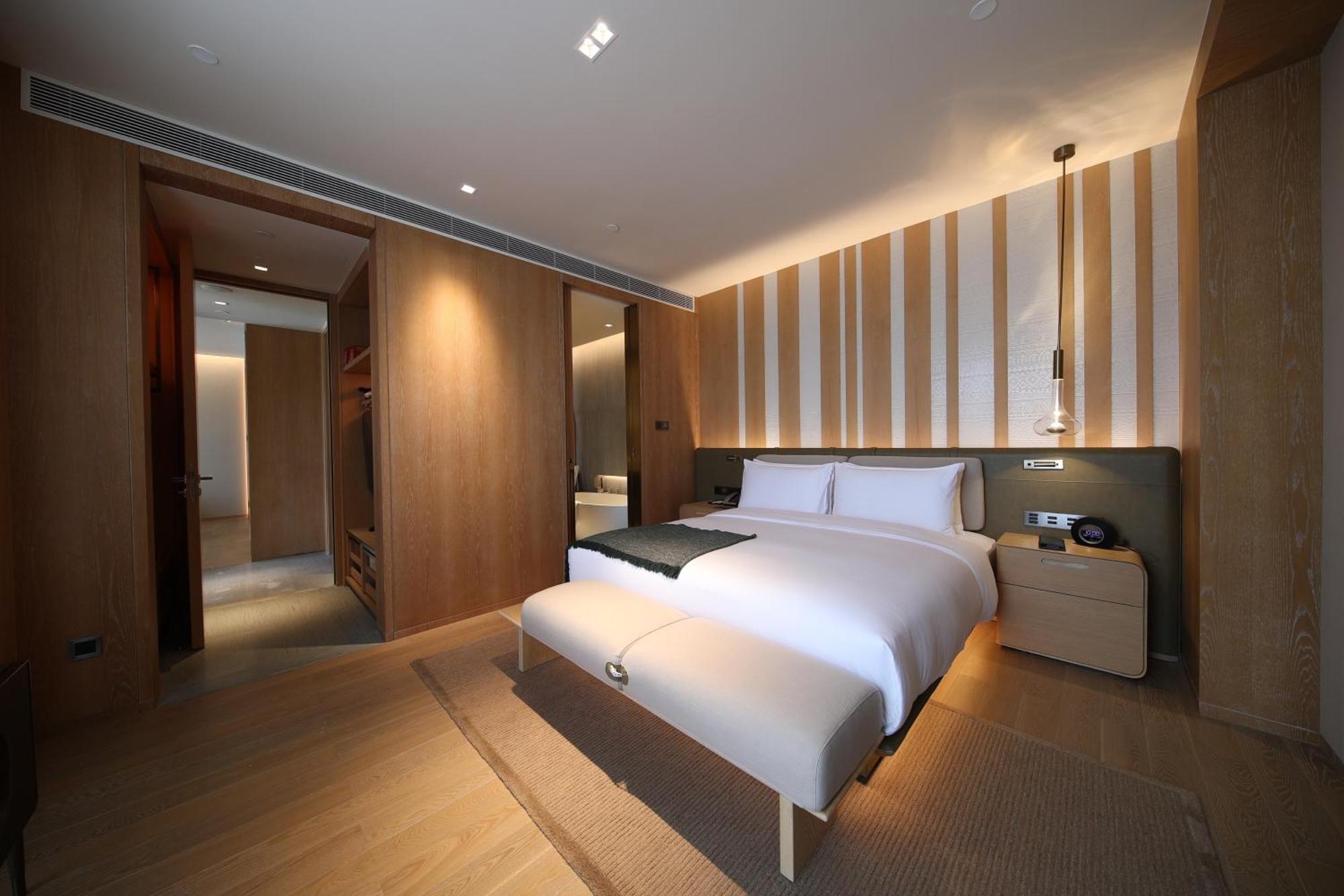 Joyze Hotel Xiamen, Curio Collection By Hilton Bagian luar foto