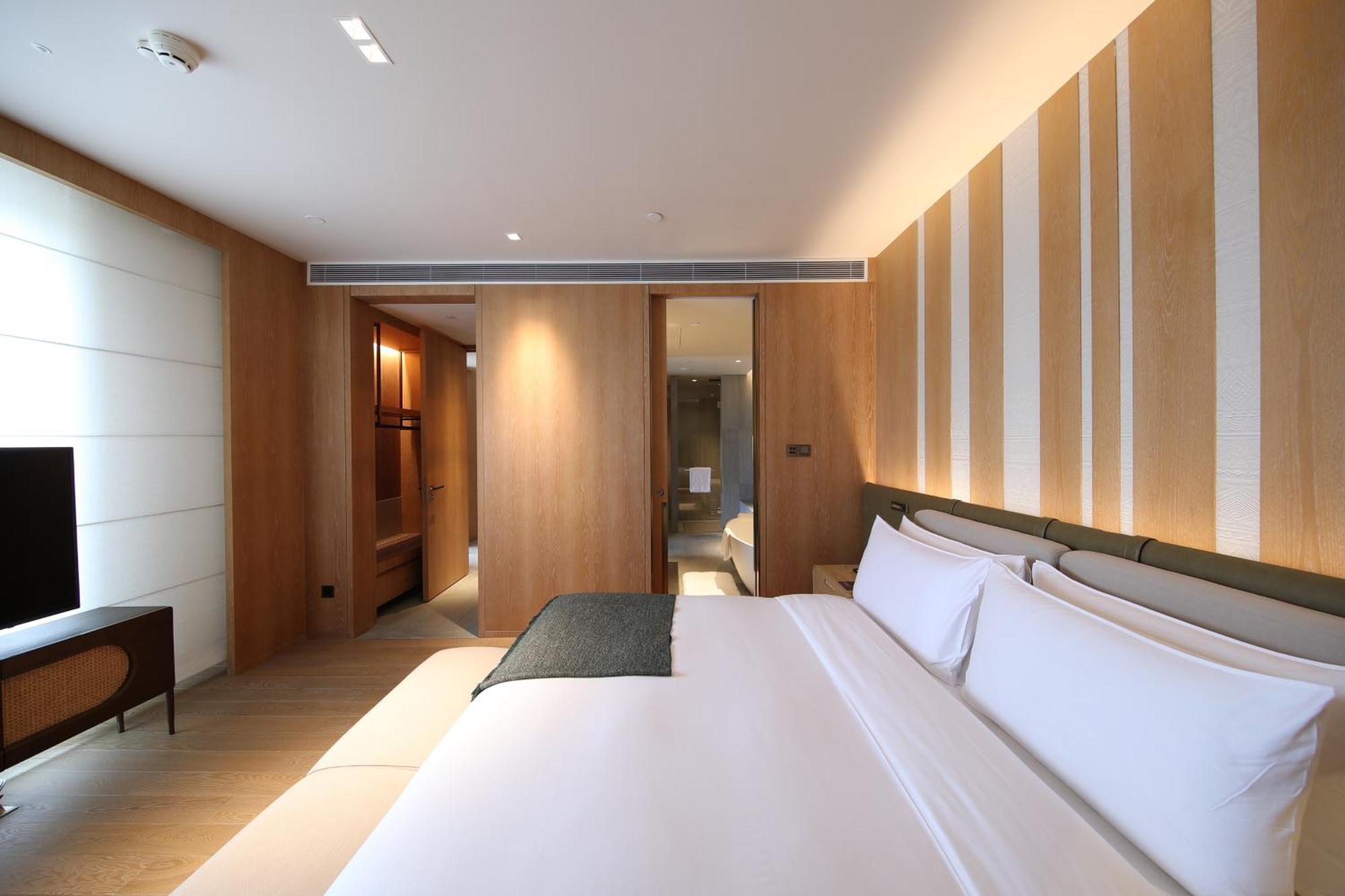 Joyze Hotel Xiamen, Curio Collection By Hilton Bagian luar foto