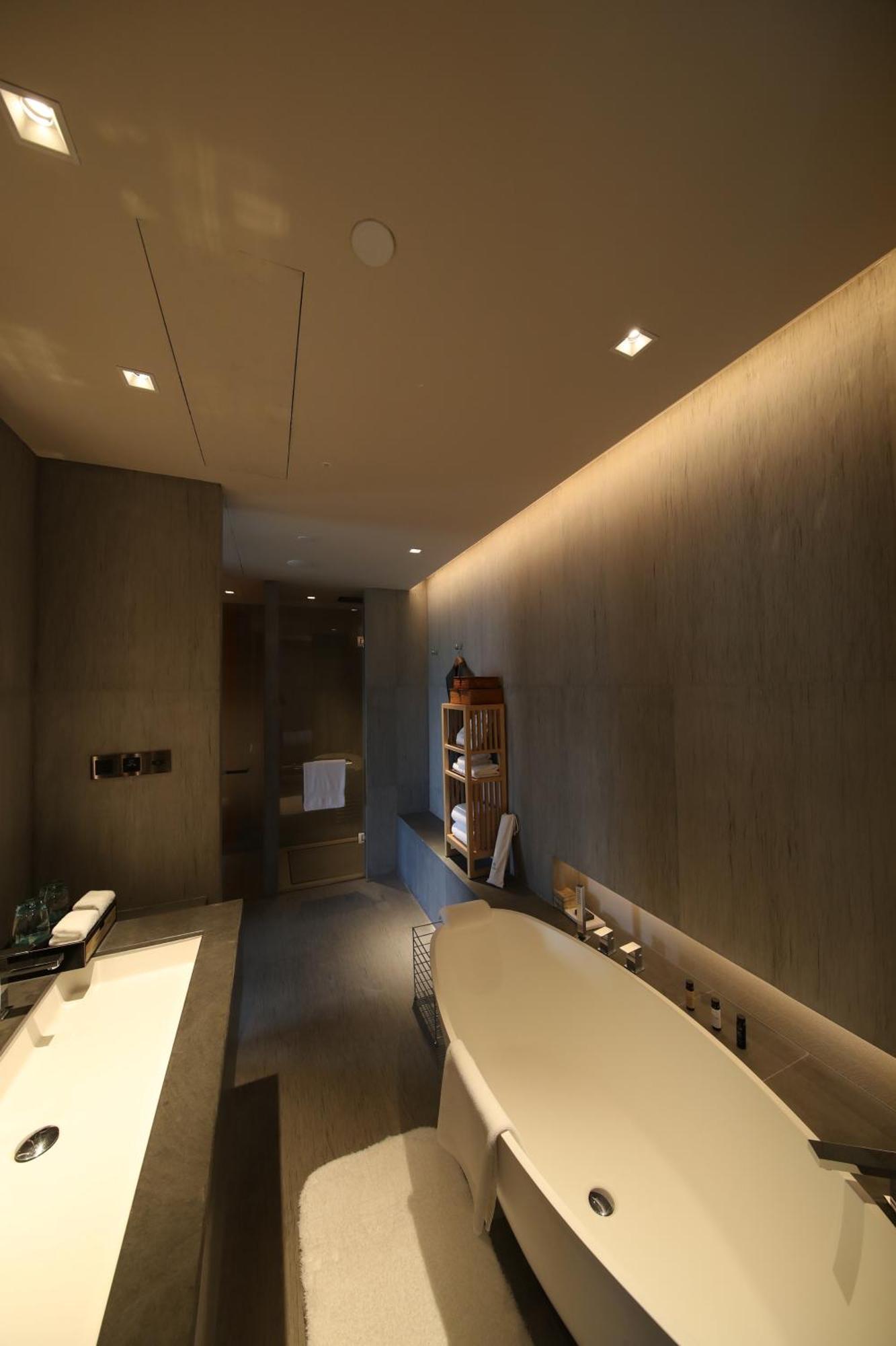 Joyze Hotel Xiamen, Curio Collection By Hilton Bagian luar foto