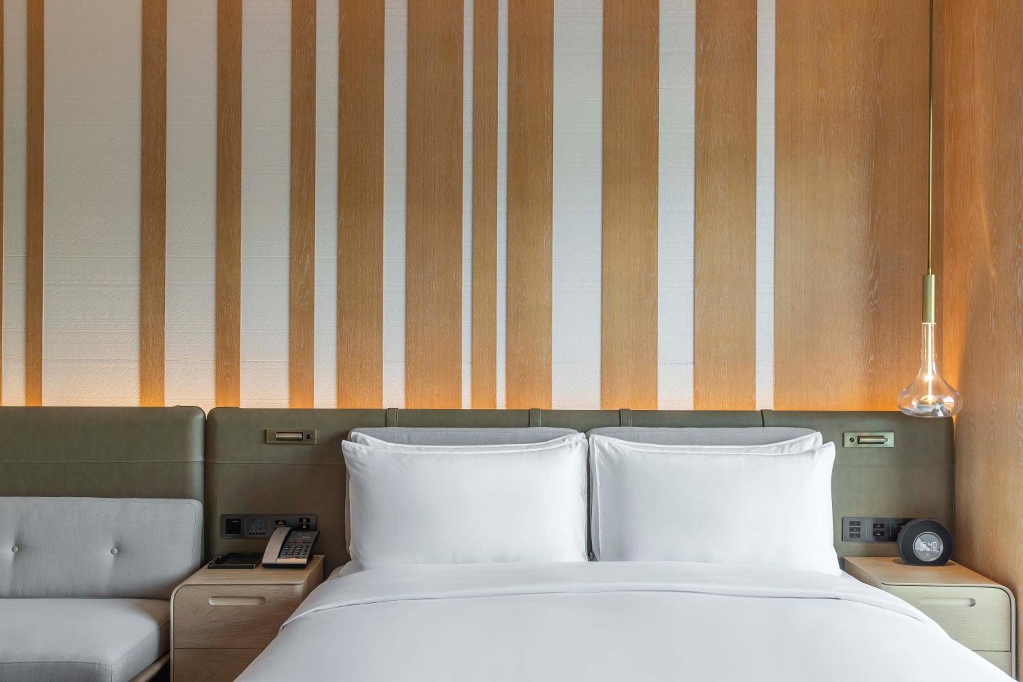 Joyze Hotel Xiamen, Curio Collection By Hilton Bagian luar foto