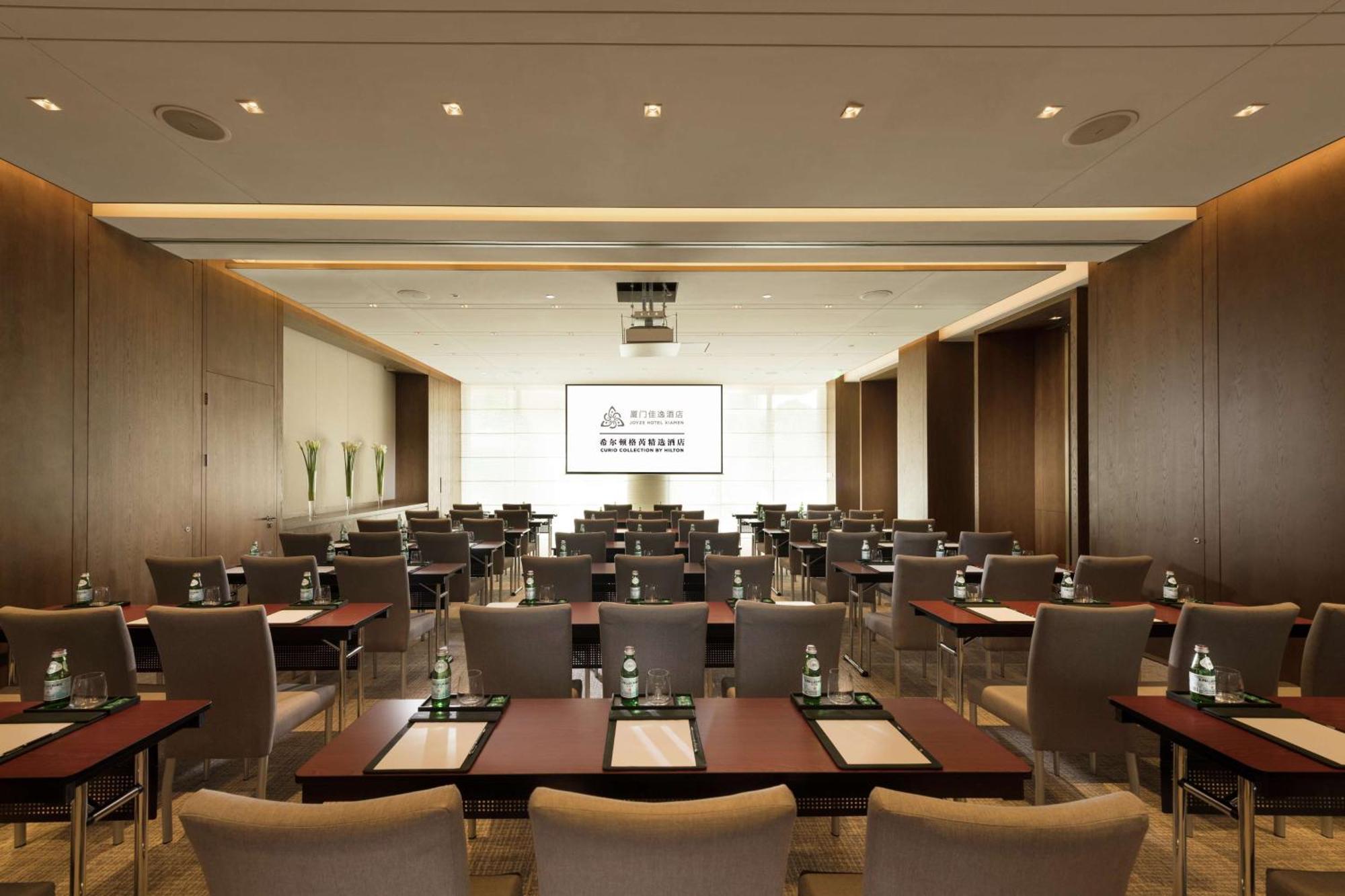 Joyze Hotel Xiamen, Curio Collection By Hilton Bagian luar foto