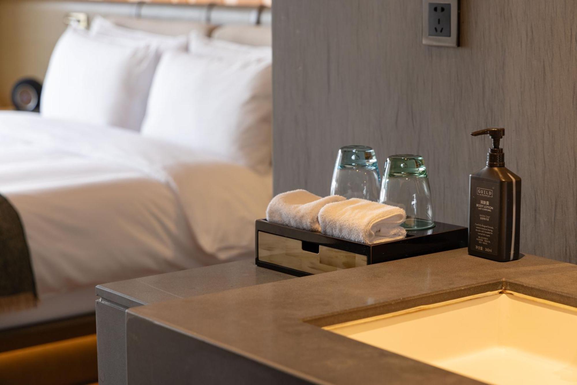 Joyze Hotel Xiamen, Curio Collection By Hilton Bagian luar foto