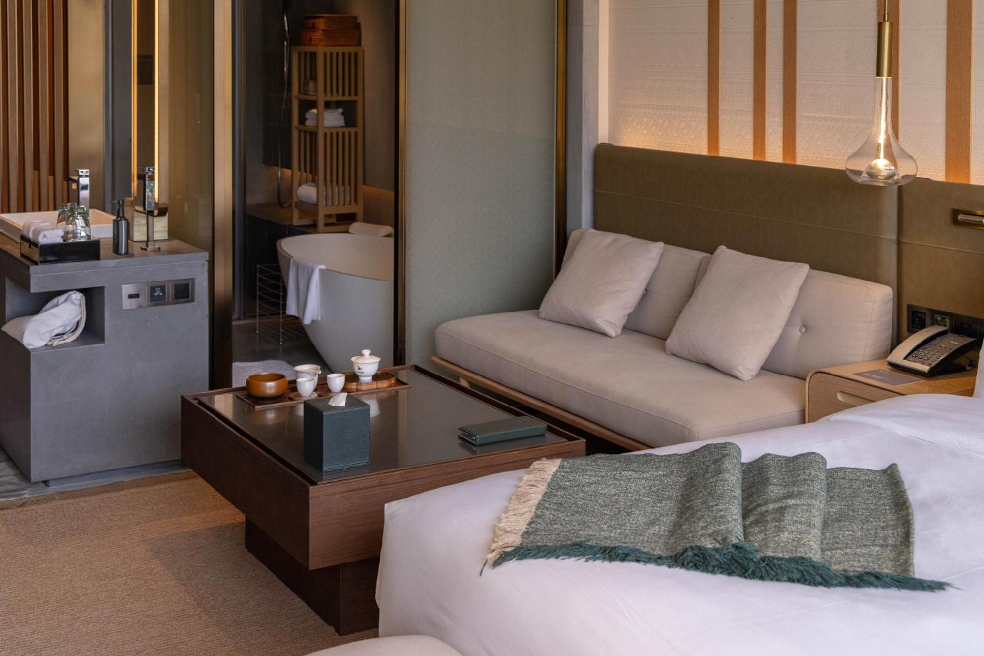 Joyze Hotel Xiamen, Curio Collection By Hilton Bagian luar foto