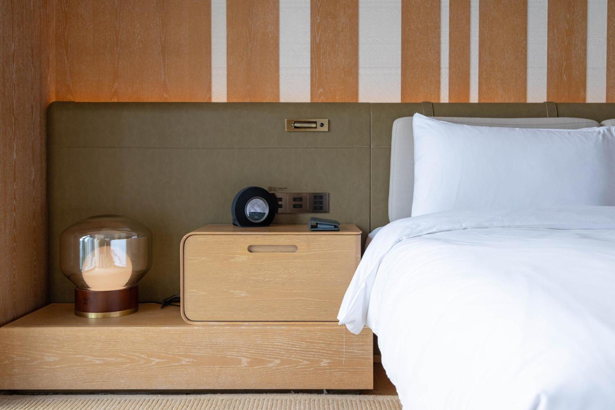 Joyze Hotel Xiamen, Curio Collection By Hilton Bagian luar foto