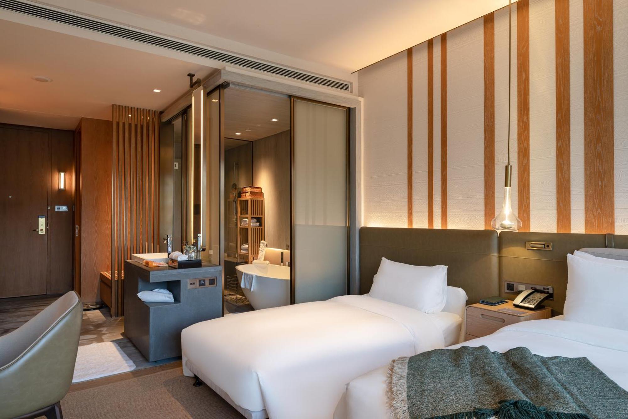 Joyze Hotel Xiamen, Curio Collection By Hilton Bagian luar foto