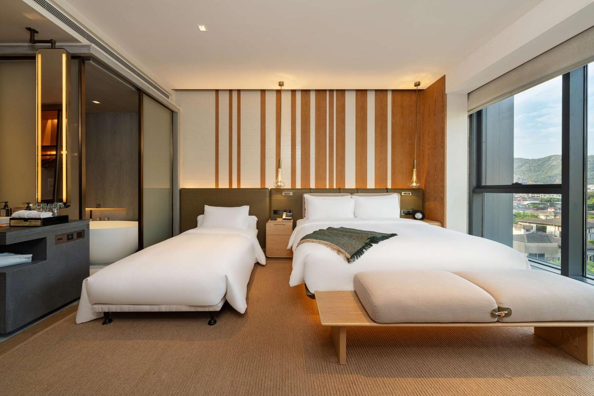 Joyze Hotel Xiamen, Curio Collection By Hilton Bagian luar foto