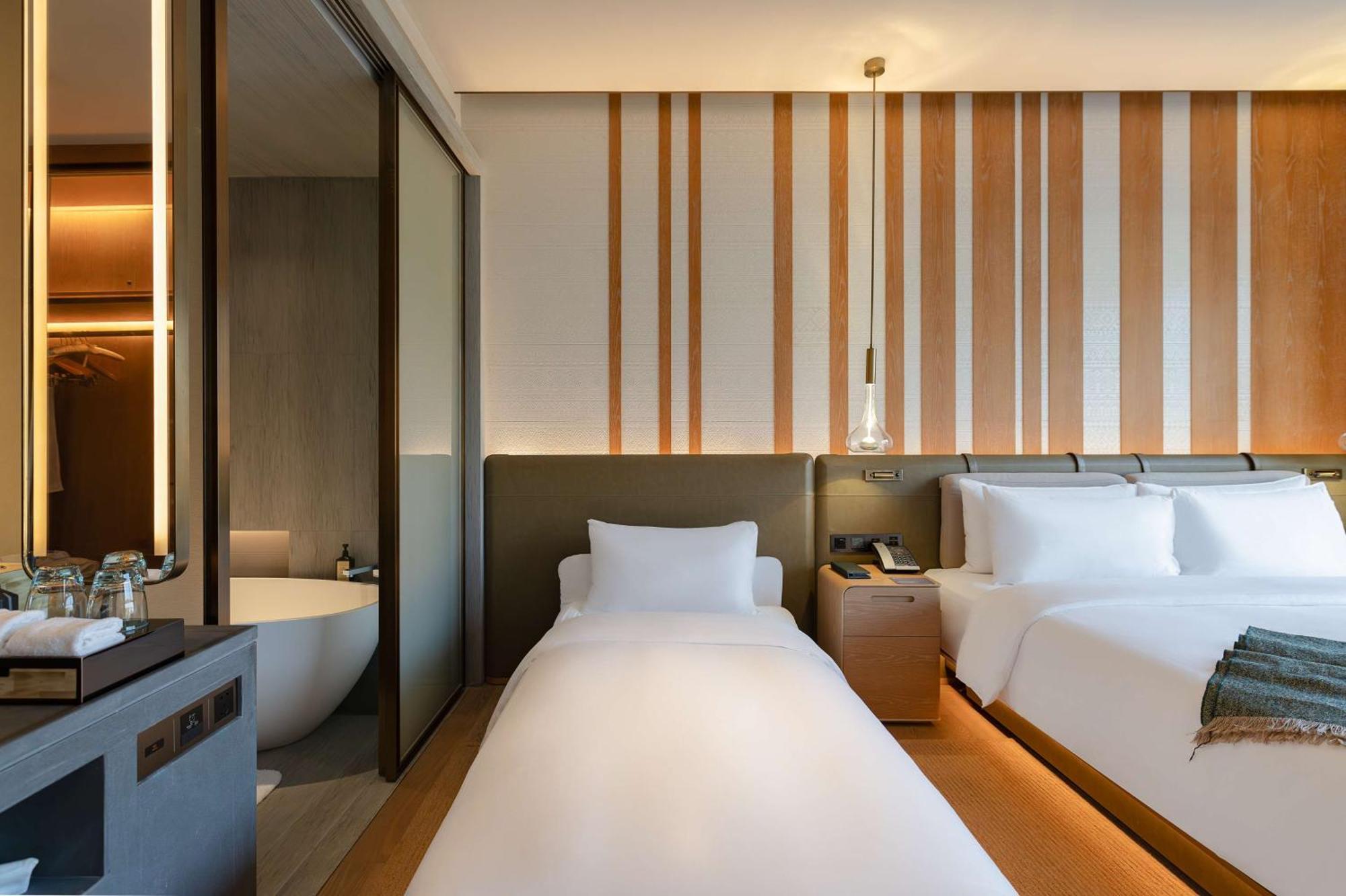 Joyze Hotel Xiamen, Curio Collection By Hilton Bagian luar foto