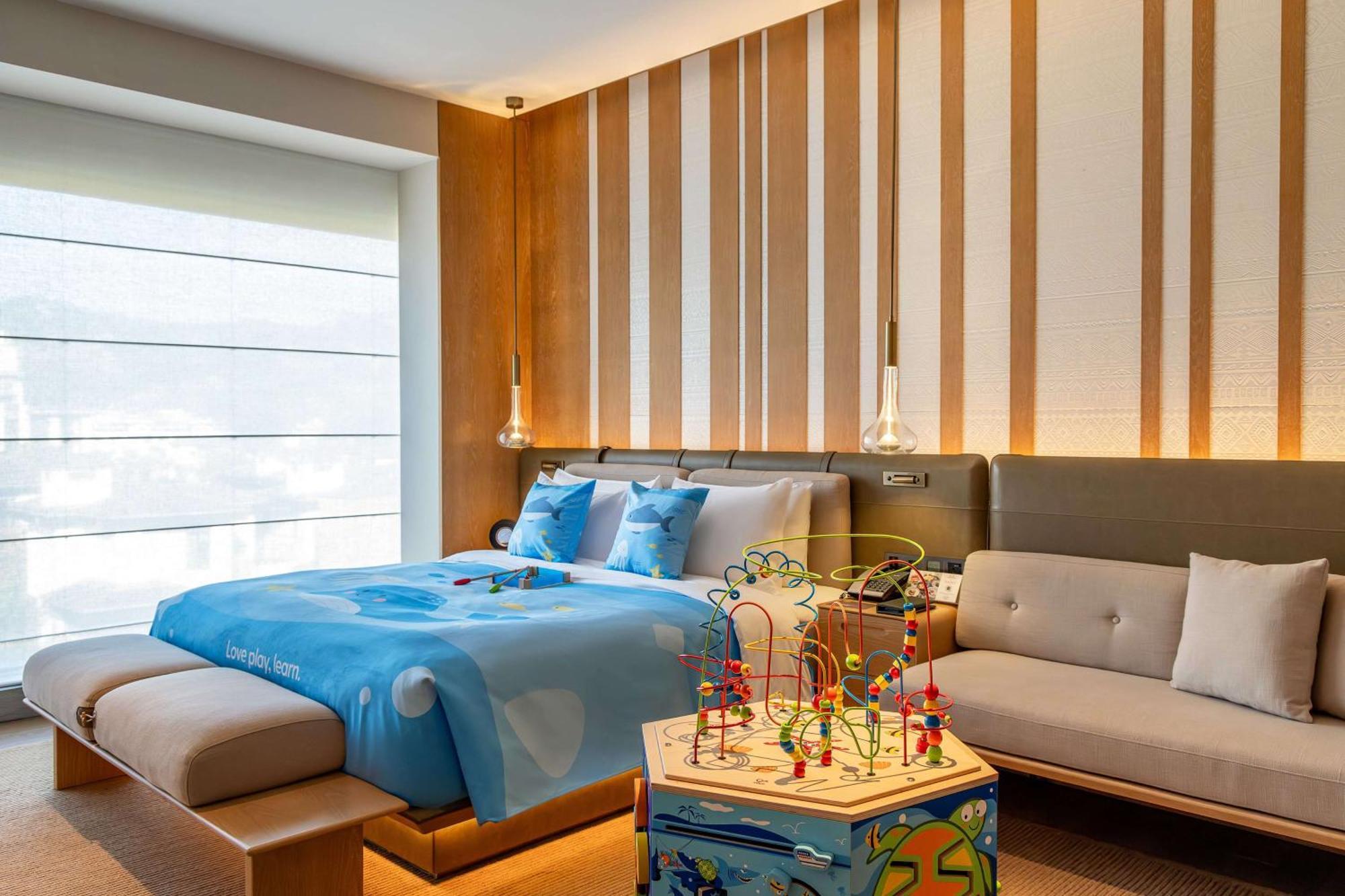 Joyze Hotel Xiamen, Curio Collection By Hilton Bagian luar foto