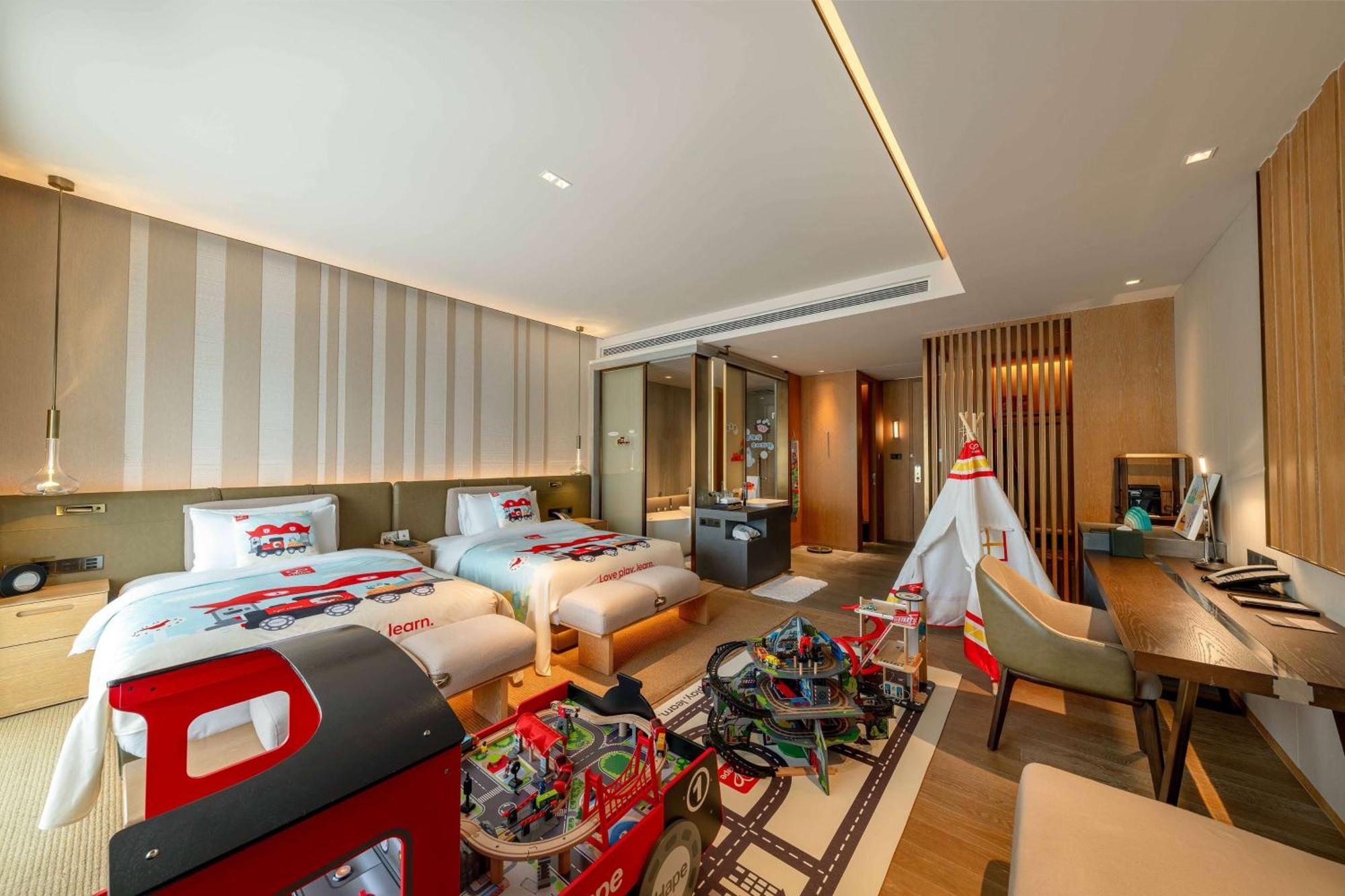 Joyze Hotel Xiamen, Curio Collection By Hilton Bagian luar foto